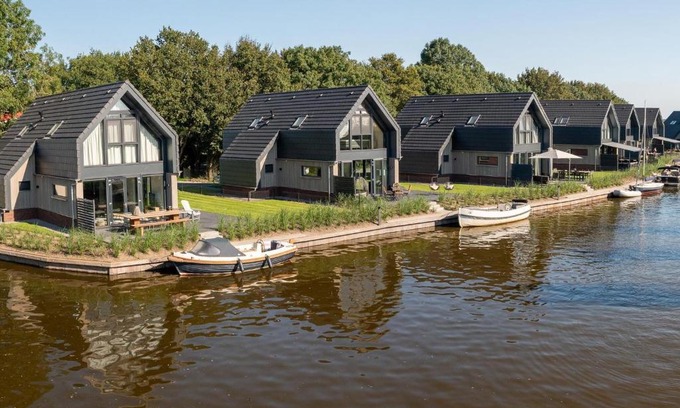 Balk Casa | Water Villa in Balk with Private Jetty