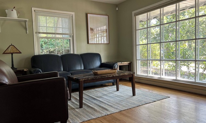 Des Moines Casa | Waterbury Treasure!