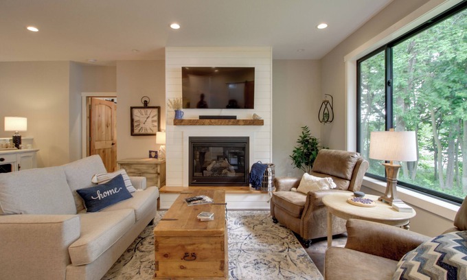 Alexandria Casa | Watercraft & Dock: Lakefront Retreat in Alexandria