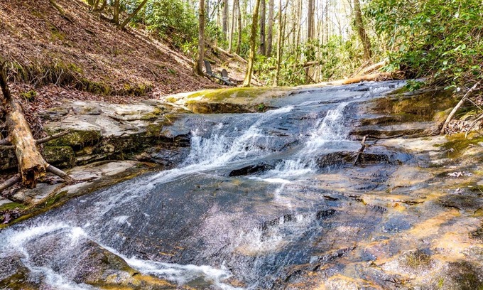 Helen Cabina | Waterfall Cabin, newly re-designed cabin near Helen - Mountain Paradise