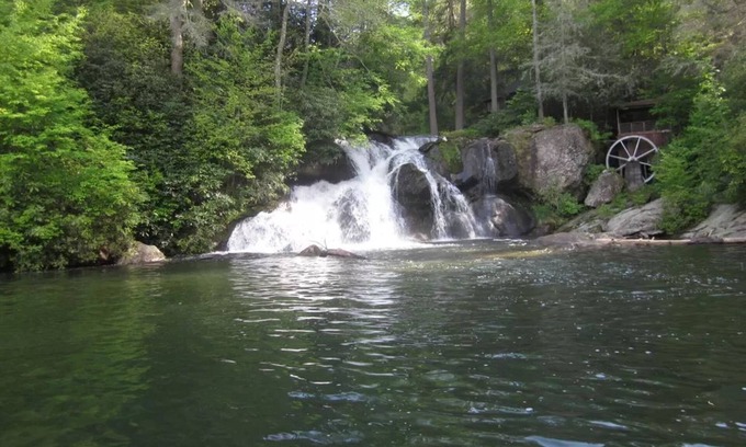 Cullowhee Casa | Cascada Cove en el lago Glenville, Lakefront Home, 5BR, 3Ba, Sleeps 10+