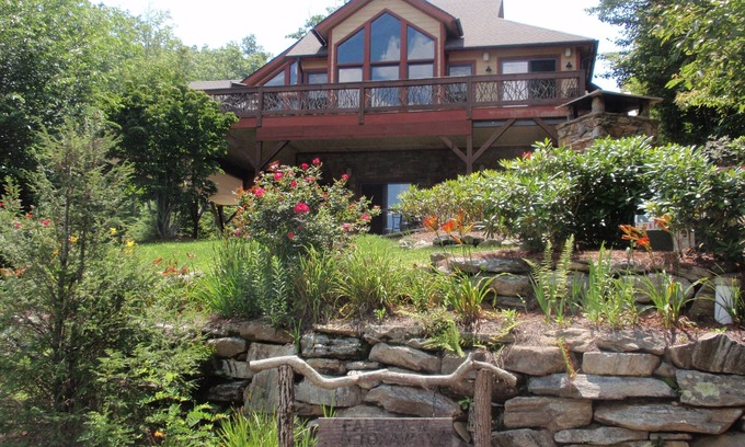Lake Toxaway Casa | ¡'Falls View at Toxaway', una casa de montaña con vista a la cascada!