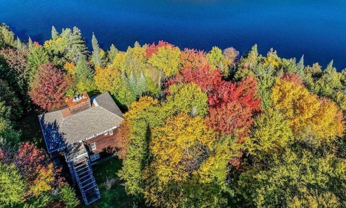 Saint-Faustin-Lac-Carre Cabaña | WATERFRONT ICONIC CHALET ON PRISTINE LAKE