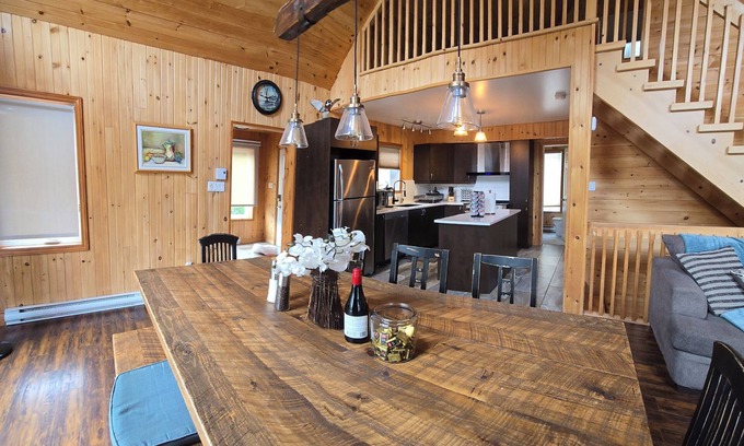 Notre-Dame-de-Pontmain Cabaña | Waterfront Family Cottage!