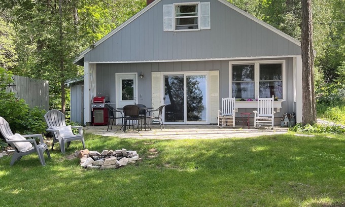 Gills Rock Cabaña | Waterfront 1 bedroom and loft cottage with small private pier on Garrett Bay