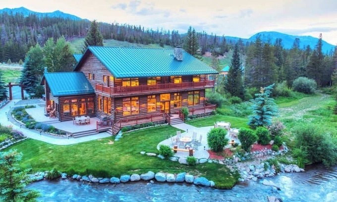 Breckenridge Casa | Todo el refugio de temporada en 15 acres, peces en el río Swan, sala de juegos, 7 minutos a Breck