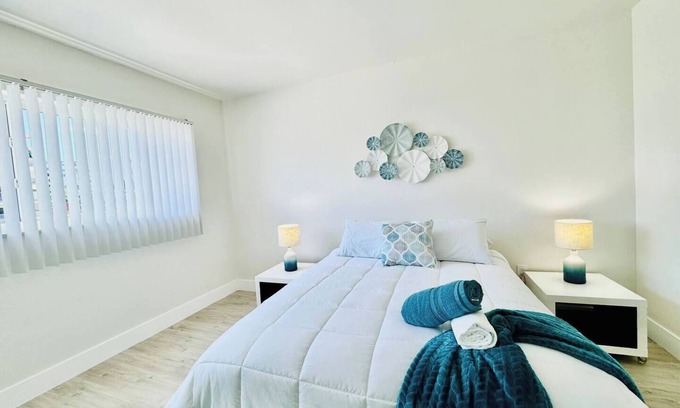Eastern Shores Apartamento | Waterfront 1BR, Parking , Walk to the Beach