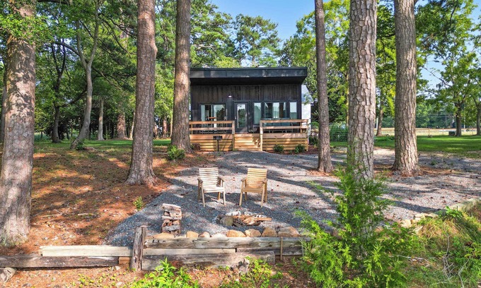 Locustville Cabaña | Waterfront 1BR on Working Farm w/Deck + View