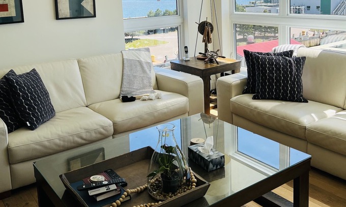 Queens Square Condominio | Condominio de lujo de 2 dormitorios con vistas al puerto de Charlottetown