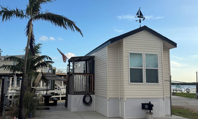 Chokoloskee Casa | Waterfront 2 bedroom 1 bath with boat slip