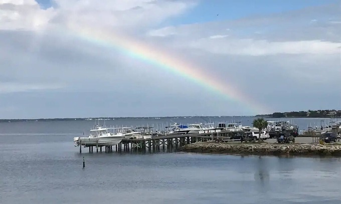 Salter Path Casa | Waterfront 2-bedroom SF house at the NC coast. Pet friendly w/ views of sound.