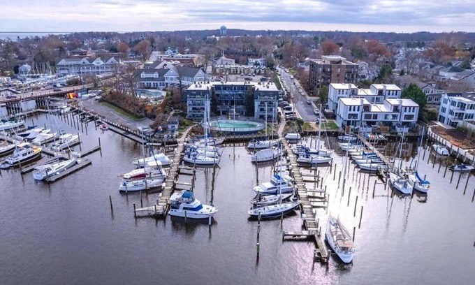 Eastport Condominio | Waterfront 2-bedroom condo in Eastport, Annapolis with private parking