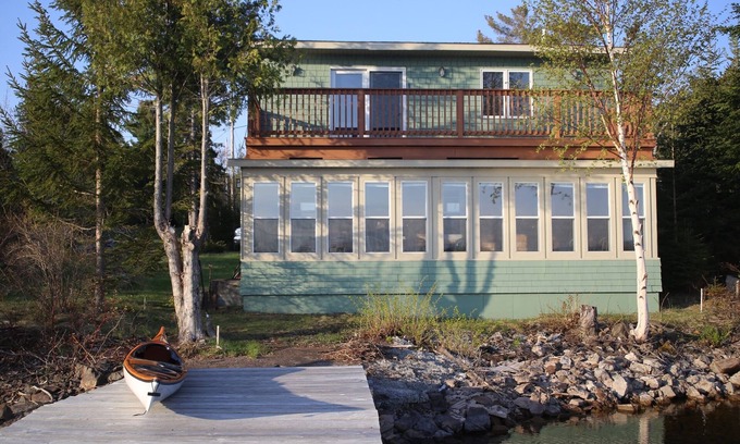 Copper Harbor Cabina | Waterfront 2 Br Cabaña En Copper Harbor con muelle privado