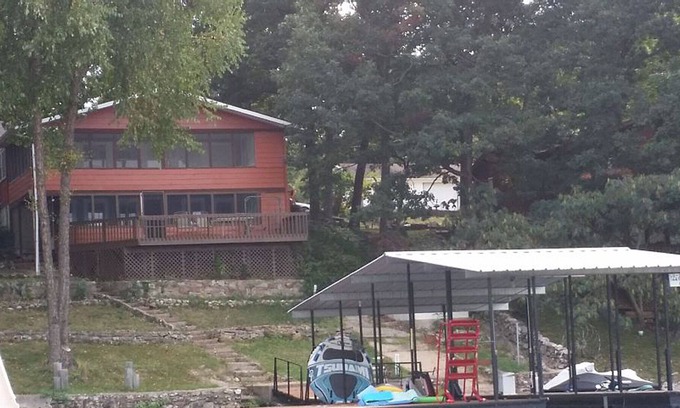 Gravois Mills Casa | WATERFRONT! 2 Kings, Jet Ski Lift, Huge Swim Platform, space to tie boat to dock