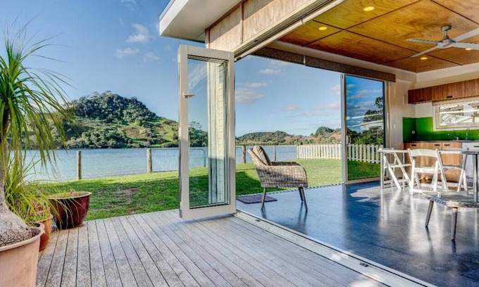 Pataua Casa | Waterfront 3-bedroom house + 3 bedroom cabin in beautiful Pataua South with WiFi