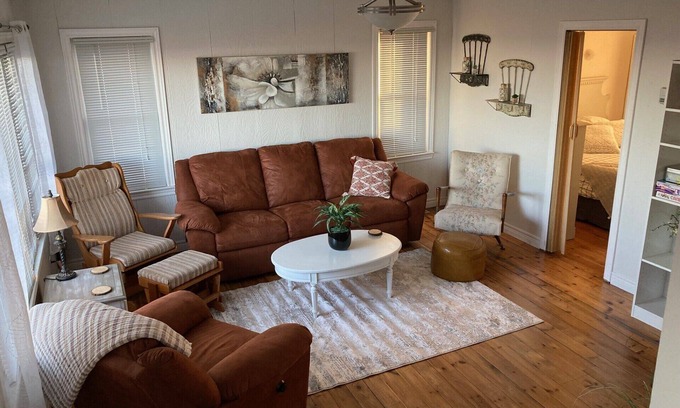 Turkey Point Casa | Waterfront 3 Bedroom cottage located in beautiful Turkey Point