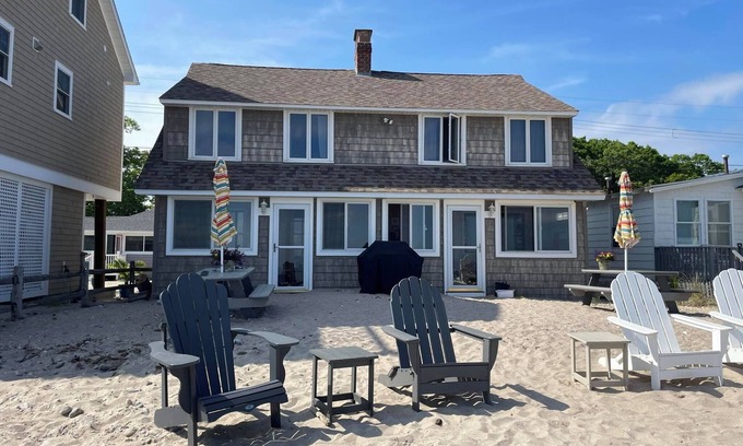 Old Lyme Casa | WATERFRONT 3-bedroom pet friendly BEACH house - Old Lyme - AC, WiFi, fireplace