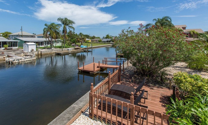 Sea Ranch On The Gulf Casa | Waterfront 3 BR- Extended Scalloping season- BRING YOUR BOAT!