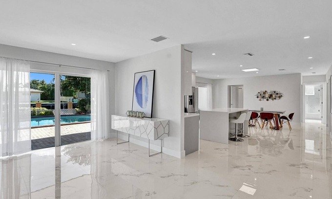Eastern Shores Casa | Waterfront 3B/2B Villa w private Pool and Dock