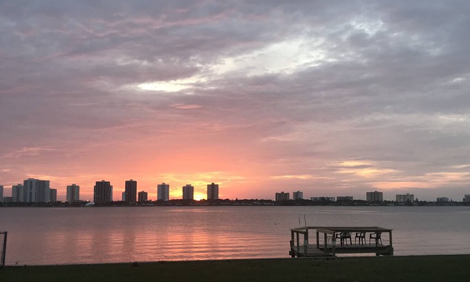 South Daytona Casa | Waterfront 3BR 2BA Home 5 min to Beaches Great large Driveway WiFi Clean Safe