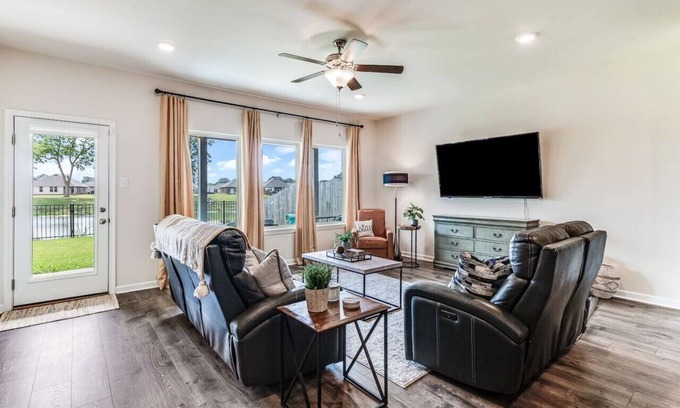 Lafayette Casa | Waterfront,4bedroom,2bath,King Bed,separate shower