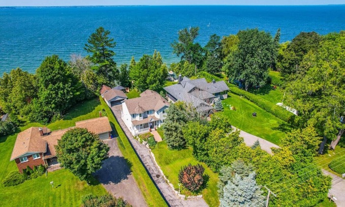 Brock Casa | Waterfront 4BR Cottage: *Boat Deck & BBQ*