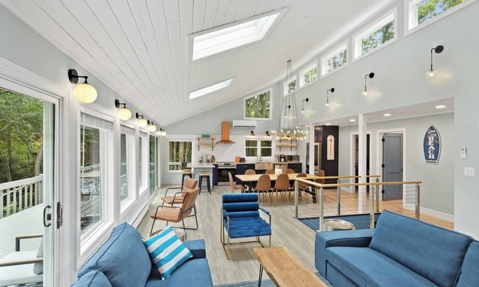 Long Pond Casa | Waterfront | 5BR | Luxury Finish