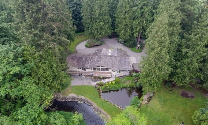 Tacoma Casa | Waterfront 5BR Paradise Home w BBQ/Sauna/Parking