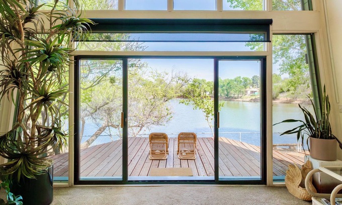 Cottonwood-Verde Village Casa | Waterfront A-Frame w/Mtn View, Pool, <15min to Old Town, Jerome, Vineyards