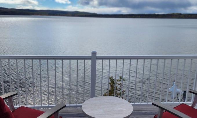 Arcadia Cabaña | Waterfront House, AC, Newly Remodeled, 8 Kayaks, 4 SUP, Rowboats