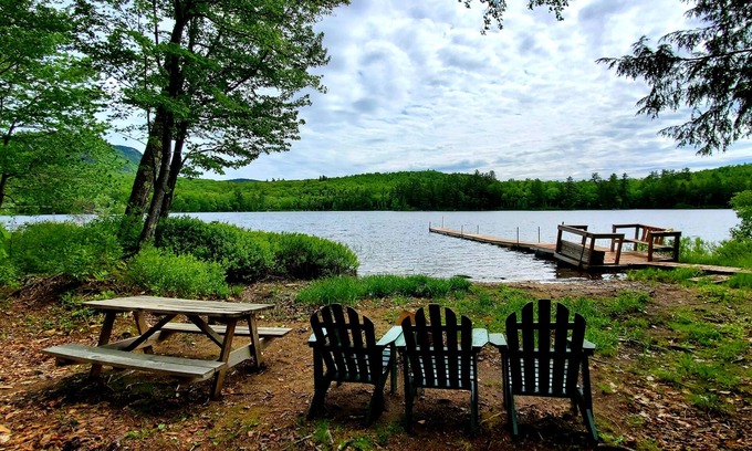 Bryant Pond Cabina | Waterfront and Mountain view a HOT TUB, Unlimited KARAOKE and Pet Friendly!