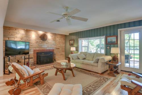 Annapolis Casa | Waterfront Annapolis Home Fire Pit and Fishing Pier