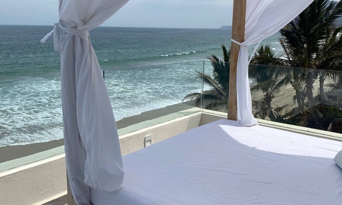 Punta Negra Apartamento | Waterfront apartment on Careyeros beach