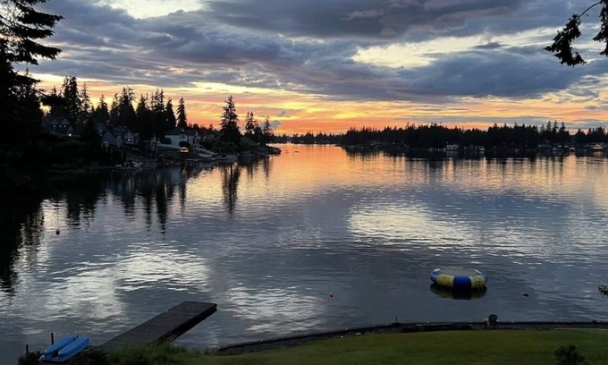 Bonney Lake Apartamento | Waterfront - Apartment on Beautiful Lake Tapps! What a view!