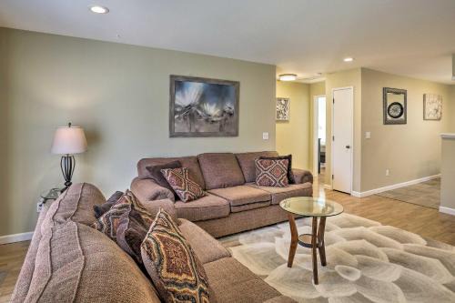 Eureka Apartamento | Waterfront Apartment with Private Fenced Yard!