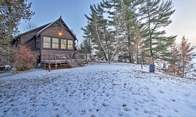 Arkdale Cabina | ¡NUEVO! Waterfront Retreat en 2 Acres w / Deck & View!