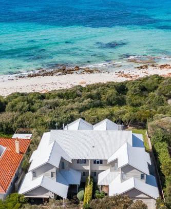 Eagle Bay Casa | WATERFRONT