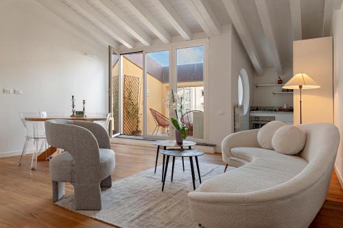 Venezia Nuova Apartamento | Waterfront balcony I Grani 5 Resort Grand Suite