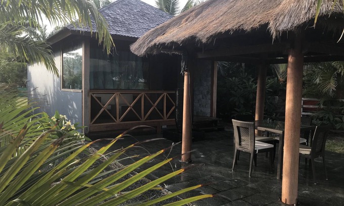 Naia Casa | Bungalow balinés frente al mar - escapada romántica tropical