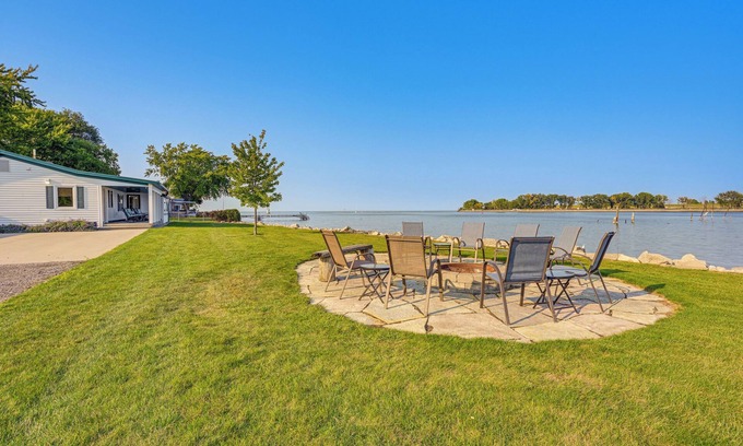 Bay City Casa | ¡NUEVO! Encanto Bay City Home w / Dock & Boat Lanzamiento!