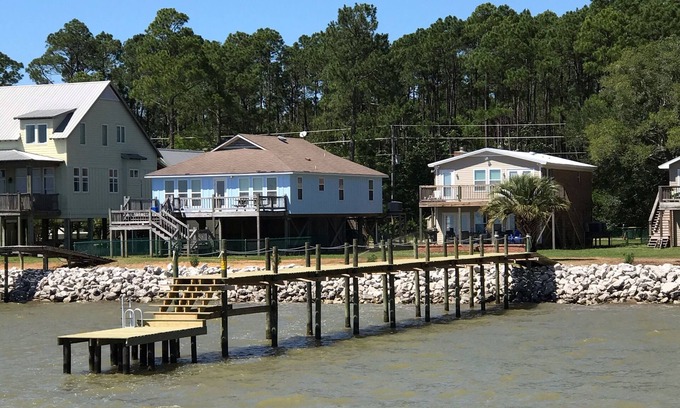 Alabama Gulf Coast Casa | Waterfront Bay House: tranquilo, espacioso y que admite mascotas