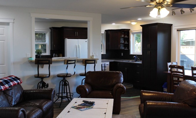 Regional District of Nanaimo Casa | Waterfront Beach House-🐾 BIKE/HIKE/GOLF