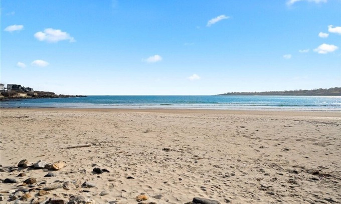 Bonnet Shores Casa | WATERFRONT Beach House, Private Beach Access!!