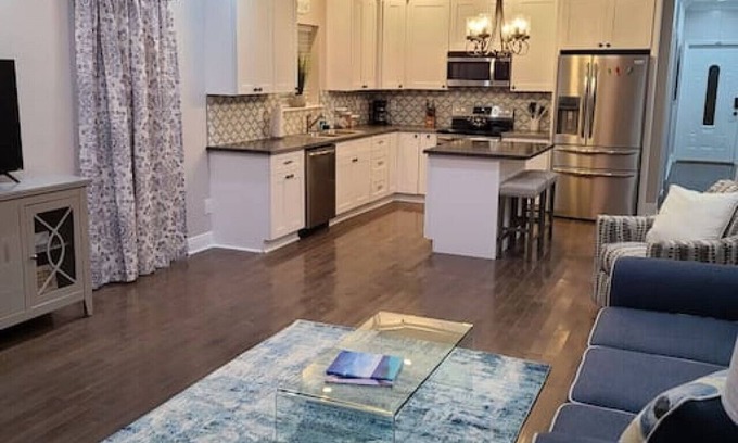 Shoreline Park Casa | Waterfront Beauty 5 Beds 2 Bath HTD Pool Boat Slip