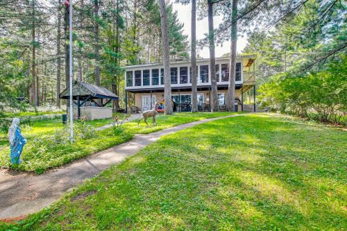 Krakow Casa | Waterfront Berry Lake Getaway with Sunroom!
