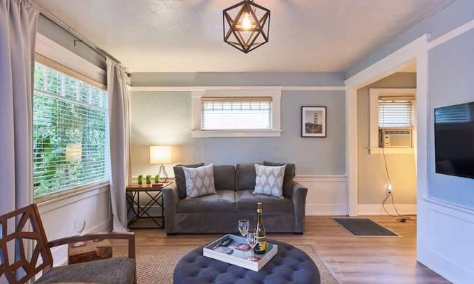 Vallejo Casa | Boutique Bungalow One by Waterfront, a pie de Vallejo Ferry a SF y Winetrain