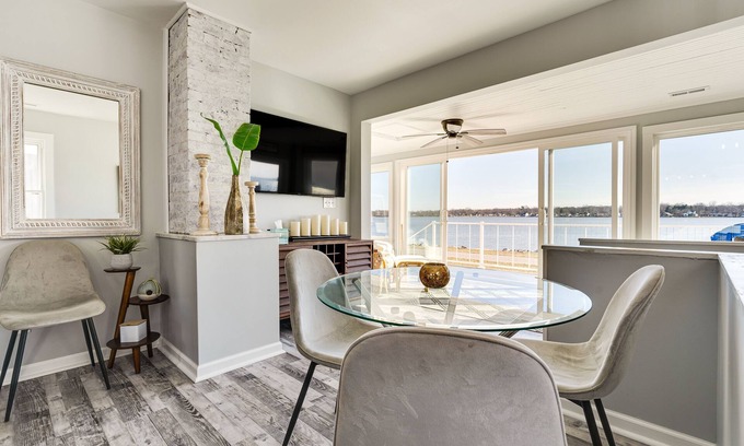 Buckeye Lake Casa | Waterfront Buckeye Lake Home w/ Deck & Dock!