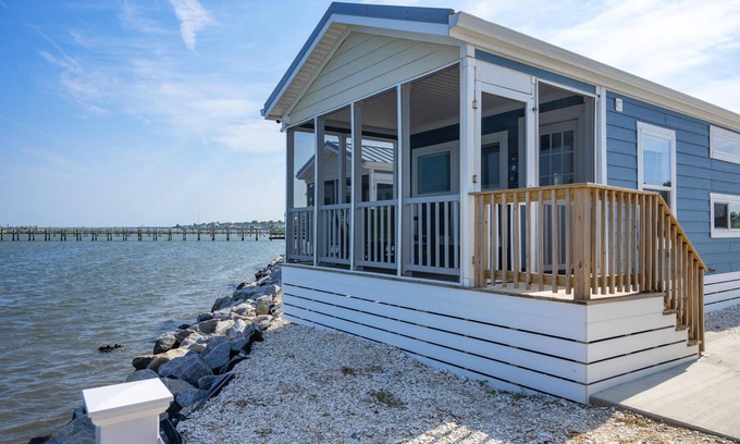 Chincoteague Casa | Waterfront Bungalow on Chincoteague Bay (VA)! - Waterfront Bungalow with Two Bedrooms