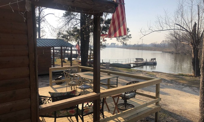 Onalaska Cabina | ♦ ️B & R Waterfront Cabin # 2 ♦ ️ Lake Livingston, Onalaska, Texas