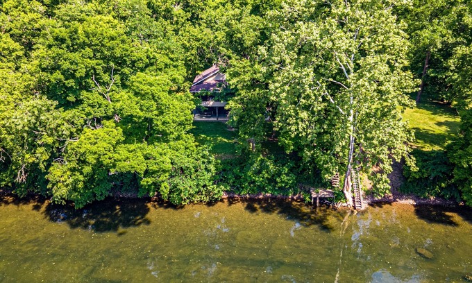 Old Fields Casa | Waterfront Cabin - Family and Dog Friendly